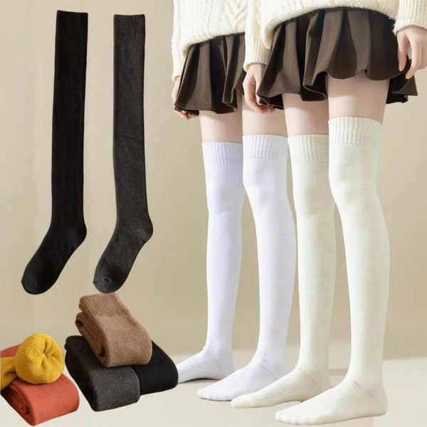 Chaussettes de femmes Stripes de tubes longs de filles pour femmes sur les bas de sports pour la longueur pour la danse en cours d'exécution