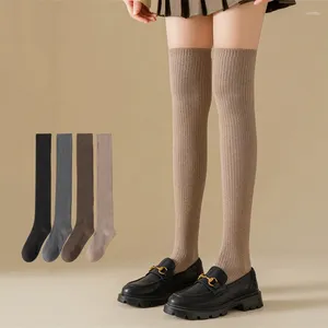 Chaussettes pour femmes bas pour femmes de haute qualité Colon Couleur solide du genou de mode japonais pour style preppy longue cuisse