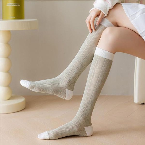 Chaussettes pour femmes Cuisse haute sur le genou pour les filles Bas rayés noirs et blancs Long Slouch Socken Kawaii Soks