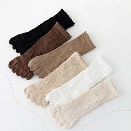 Chaussettes en coton pur pour femmes, automne et hiver, cinq doigts, rétro, couleur unie, dentelle rayée, bout fendu, Vintage, confortables