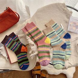 Femmes chaussettes pour femmes en hiver fausse en laine en laine en tricot en peluche patchwork colorblock épaissis