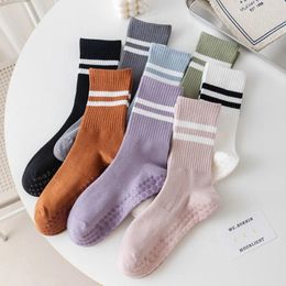 Femmes chaussettes Yoga Cotton Mid-tube Bottofe Professional Professional Silicone Intérieur Fitness Forness Floor Dance Sports