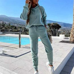 Femmes Sports à capuche deux pièces Ensembles de la mode Sweat à manches longues à manches longues Top + Pencil Pantalon costume Automne Hiver Outfits occasionnels 211109