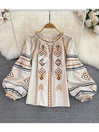 Vrouwen Spring herfst Blous retro losse etnische stijl borduurwerk dunne lantaarn poppen top vrouwelijke pullover shirt D3061 240412