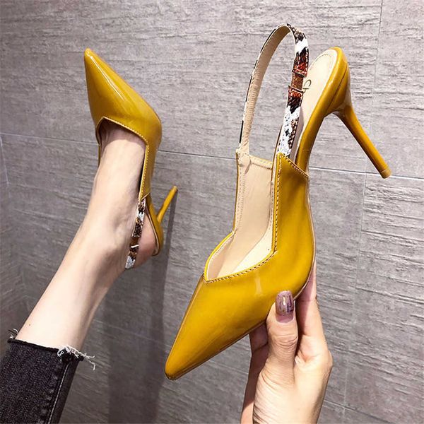 Femmes Stiletto Talons Hauts Chaussures Nouvelle Mode En Cuir Verni Pointu Noir Jaune Parti Serpent Motif Sangle Arrière Femme Pompes Robe 230424