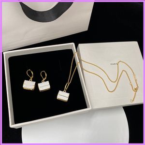 Women Street Fashion Necklaces Designer Earrings Shoulder Bags Ladies Gold For Party Wedding Ear Studs Jewelry Pendant Chain D2111256F