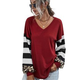 Femmes Stripe Splicing T-shirts Tendance De La Mode Léopard Col En V À Manches Longues Casual Pull Tops Designer Automne Nouvelle Femme Lâche T-shirts