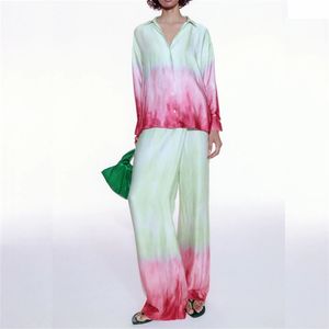Vrouwen zomer mode losse pakken 2-delige sets za tie dye print shirts tops en wijde been broek vrouwelijke straatkleding 210513
