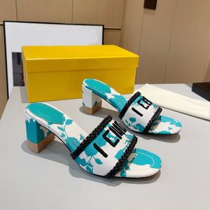 Dames zomer mode sandalen ontwerper etnische comfortabele strandslippers mooie huis open teen hoge hakken