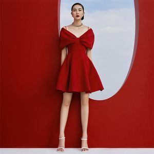 Femmes Mode d'été Sexy de l'épaule plissée coton rouge noir robe de soirée chic soirée robe 210527