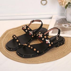 Vrouwen zomerkwaliteit Flat Top Heel Sandals Rhinestone Rive Open Teen Wedding Black Nubuck Leather Sandal Party Prom schoenen