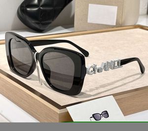 Gafas de sol para mujer para diseñador Carta de moda Espejo Pierna con incrustaciones Diamante Playa Sombreado Protección UV Gafas polarizadas Regalo con caja Buena nueva