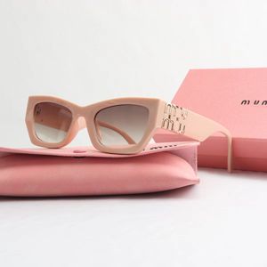 Lunettes de soleil pour femmes pour lunettes High Beauty Miu Advanced Lunettes de soleil rétro à grande monture pour femmes Tourisme Street Photo Protection solaire extérieure et U