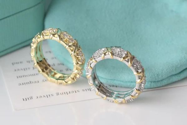 Femmes t Ring Luxury Designer Ring Men Brand Zirconia Anneaux de mode Ajustement 18k Gold Engagement Anniversaire Giftary pour les femmes