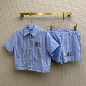 Camiseta de mujer pantalones cortos Blue Letter Blusa rayada Capas de verano cortas