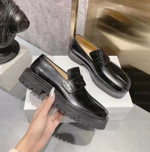 Dames Tabi loafers Designer Maison Schoenen met gespleten neus mode Heren Tabi Lace-Up loafers luxe Margiela MM6 kalfsleer Platform Kleine leren schoenen Maat 35-45