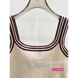 Femmes débarcus TEE Designer Women S Tanks Camis Miu Home Edition Early Spring Contrast Sling Tricoted Short Letter Micro Label Sweater Woman Woman