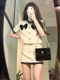 Femme Temperment Abricot Top Wrap Kirt Jupe en deux pièces Set Summer Bow Docuable Fashion Corée Mente douce Sweet Chic Suit 240425