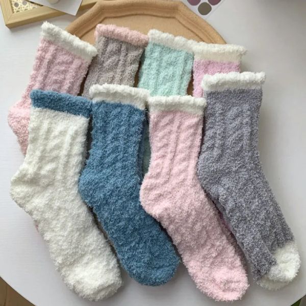 Chaussettes épaisses et chaudes pour femmes, chaussettes moelleuses et pelucheuses pour dormir au sol, Kawaii, colorées, mignonnes, thermiques, blanches, en velours doux, en Nylon