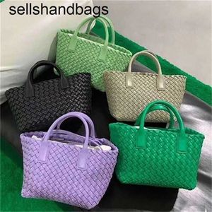 Femmes Totes Bottegvenets Cabat Hands Sac à main grand sac à capcité tissé Cloud Mini cuir avec un sac à main de poche zippé à un sac à main luxueux de luxe BA BA BA