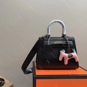 Totes de mujer Diseñador de moda Bolsos de hombro Caja súper suave Cuero de vaca Cuero genuino Bolso de señora Fábrica al por mayor Hardware de plata