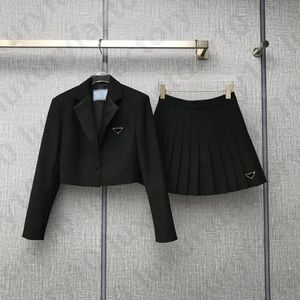 Conjunto de chándales para mujer Conjunto de falda formal Pantalones cortos Abrigos Vestidos Conjunto clásico de calidad superior SML