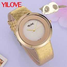 Femmes tendance personnalité lumière luxe hommes montre mode Style simple femmes hommes classique trois broches horloge pour petit ami petite amie cadeau d'anniversaire montre-bracelet