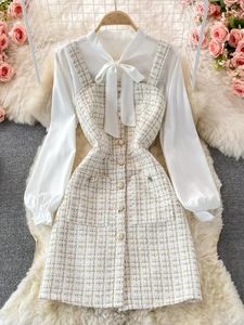 Vrouwen tweedelige Koreaanse mode bowtied kraag witte blouse en spaghetti -riem met één borsten mini tweed jurk pakken 240418