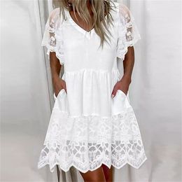 Femmes col en V à manches courtes volants Mini robes élégante couleur blanche broderie dentelle maille fête dame décontracté été 5XL 220613