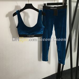 Chándal de terciopelo para mujer, Top corto con correas y letras, mallas deportivas con cintura elástica, traje de Yoga de verano