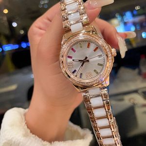 Les femmes regardent le mouvement à quartz 35mm montre-bracelet petite amie en acier inoxydable de mode avec calendrier montres-bracelets de créateur Montre de luxe