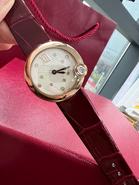 Women Watches Watch Luxury Movimiento suizo Red Crocodile Cuero Diseñador de cinturón de cuero Relojes de cuarzo Movimiento de cuarzo Diamond Watch Price al por mayor Entrega