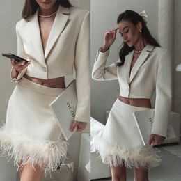 Gonne da sposa da donna Completi con blazer in piume di struzzo Vestibilità slim 2 pezzi Realizzati su misura per la sfilata di moda per gli ospiti