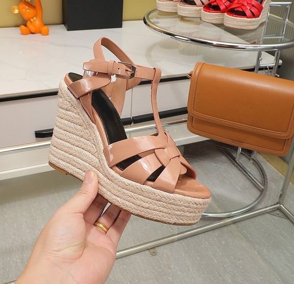 Sandalias de cuña para mujer Zapatos con tachuelas Mujer elegante Tacones altos Piel de becerro y remaches Correa en el tobillo Diseñador de lujo 35-43EU Con caja Zapato de tacón con caja