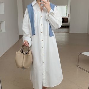 Femmes Blanc Casual Élégant Plus Taille Simple Boutonnage Split Chemise Robe Revers Manches Longues Lâche Mode Été 210510