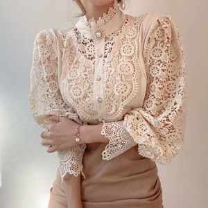 Blusa blanca de encaje de manga larga para mujer, camisa Sexy de encaje de talla grande, estilo coreano, blusa elegante con botones de perlas y flores, traje de oficina OL