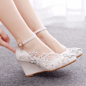 Chaussures de mariage en dentelle et strass blancs pour femmes, escarpins à talons hauts de 8CM, lanière à la cheville, escarpins de danse pour fête de mariée