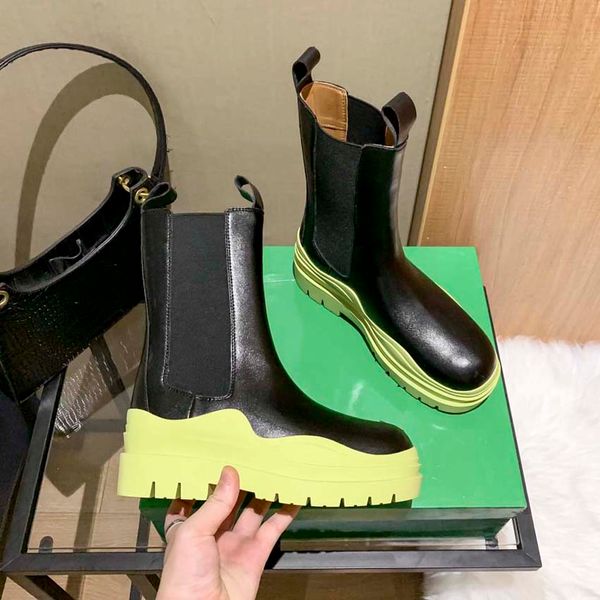 Mujeres Diseñadores de invierno Botas Moda Rodilla Carta clásica Original Sexy Slim Tubo largo Calcetines de lana elásticos Señoras cálidas y suaves Botas de lluvia