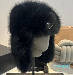 Femmes Chapeau d'hiver Designer Beanie Hommes Inversé Triangle Emblème Mao Lei Feng Chaud Personnalisé Mignon Oreille Protection Chapeau En Plein Air