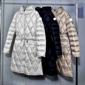 Femmes Veste d'hiver Designer Down Broderie Badge Long Slim Fit Taille Enveloppée Diamant Plaid Capuche Puffer Veste Épaissie Chaud Manteau D'hiver Pour Femmes