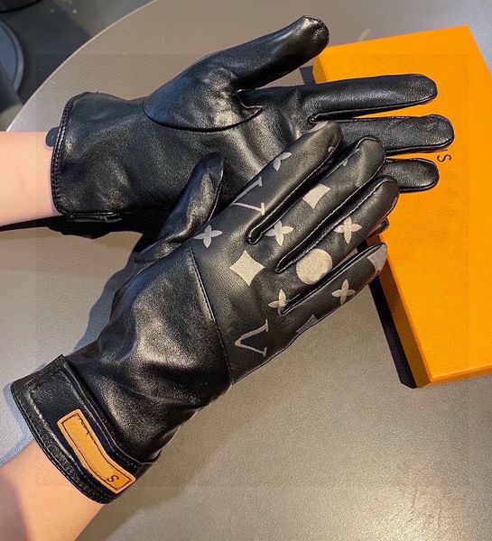 Femmes des concepteurs en cuir d'hiver Gants de lettre de LOV Screen tactile en peluche pour le vélo avec des gants de doigt de peau de mouton à isolation chaude