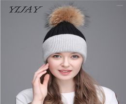 Vrouwen Winter Wasbeer Wol Furpom Pom Hoed Vrouwelijke Vrouwen Warme Gebreide Casual Dubbele Kleur Skullies Mutsen19291307