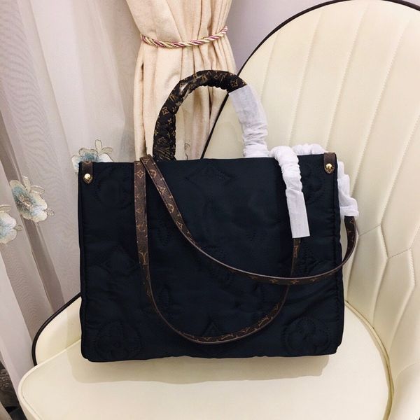 Bolsos de compras de estilo invernal para mujer Bolsos de cosméticos Bolsos de mano con forma de concha Bolsos MM onthego Bolso cruzado Flores en relieve laterales con bolsa para el polvo original