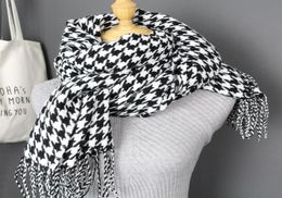 vrouwen winter dikke mode zachte warme dame kasjmier wit en zwart lange houndstooth sjaal met kwast y2001033218567