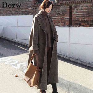 Vrouwen Wollen Jas Winter Warm Plaid Lange Wollen Mode Losse Batwing Mix Trench met riem Uitloper 210515