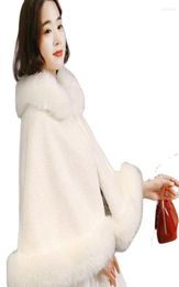 Dames039S bont dames capes capes mantel winter dik warme hoodie sjaal wit rood zwarte trouwjurk bruid cape ponchos dikker7223040