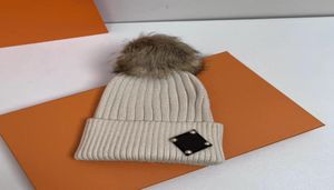 Dames039s winter zacht gebreide beanie hoed met faux bont pom pom warme schedel dop beanies voor dames2982523