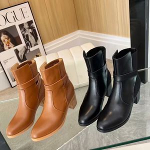 Femmes 100% bottes Chaussures de créateurs Boucle de ceinture en cuir Boot de désert Lacet Up Lawet LETTER HEPT HIGH TALLES HIVER HOTER CHOSE CHOSE LA TIME 35-41-42 AVEC BOX NOIR 52698