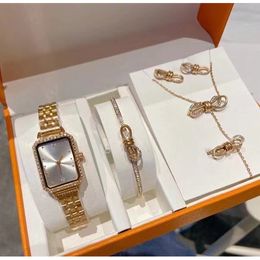 Dames 5 sets met horloge Ketting Armband Oorbel Ring Geschenkdoos Topmerk Horloges Voor dames Kerstcadeaus Valentijnsdag aanwezig Luxe Designer Horloges