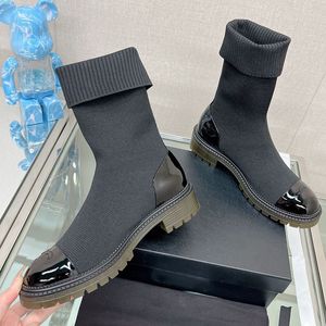 Botines para mujer Diseñador de charol Calcetín de punto Bota de nieve elástica 23ss Otoño Invierno Casual Tacones gruesos occidentales Textura acolchada Moda cálida Bota al aire libre